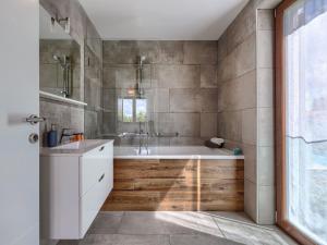 Ένα μπάνιο στο Villa Luna Nera by Interhome +25 φωτογραφίες