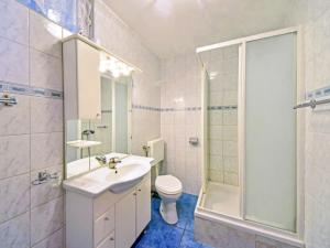 Koupelna v ubytování Apartment Delfin-3 by Interhome + 22 fotografií