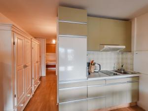 Kuchyňa alebo kuchynka v ubytovaní Apartment Haus Achenstrasse-5 by Interhome