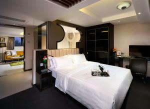 Een bed of bedden in een kamer bij Popway Hotel
