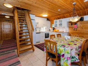 Η κουζίνα ή μικρή κουζίνα στο Holiday Home Purnukka by Interhome +21 φωτογραφίες