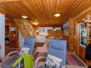 Χώρος καθιστικού στο Holiday Home Purnukka by Interhome