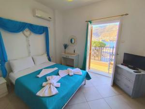 Postel nebo postele na pokoji v ubytování Faros studios Kalymnos