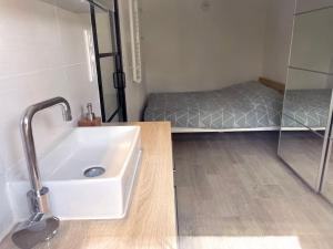 Ένα ή περισσότερα κρεβάτια σε δωμάτιο στο Joli appartement cosy - Castanet