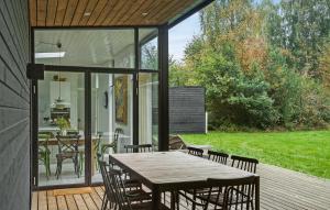 Zahrada ubytování Five-Bedroom Holiday Home In Rorvig