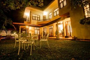 En hage utenfor Nibbana Mirissa Hotel