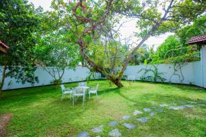 En hage utenfor Nibbana Mirissa Hotel