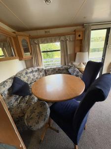 Predel za sedenje v nastanitvi Compact Holiday Home