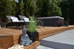 Giardino di Zephyr Luxe Apartment Sea and Mountain View