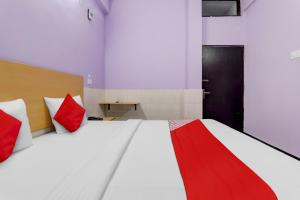 Hotel O SRV Palace客房内的一张或多张床位