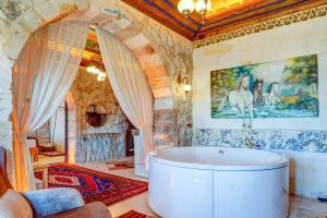 Posezení v ubytování Kasr-ı Kapadokya Cave Suites + 37 fotografií