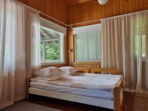 เตียงในห้องที่ Miiluranta Villas