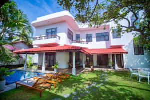 En hage utenfor Nibbana Mirissa Hotel