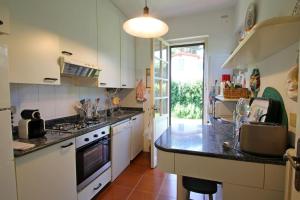 Η κουζίνα ή μικρή κουζίνα στο Villa Claudia