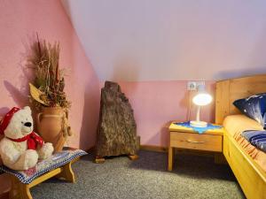 Posteľ alebo postele v izbe v ubytovaní Studio Chlívce u Hronova-1 by Interhome
