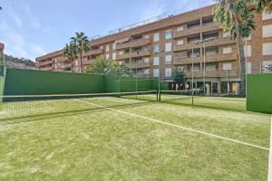 Εγκαταστάσεις για τένις ή/και σκουός στο Puerto Romano Denia ή εκεί κοντά