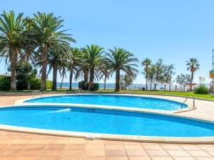The swimming pool at or close to Apartment Roses Holiday Center-2 by Interhome