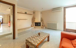 Część wypoczynkowa w obiekcie Cozy Home In Cala Ratjada With Wifi