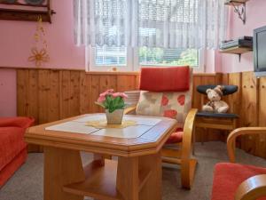 Posezení v ubytování Apartment Chlívce u Hronova-3 by Interhome + 42 fotografií