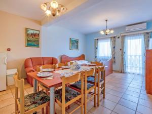 Posezení v ubytování Apartment Delfin-2 by Interhome