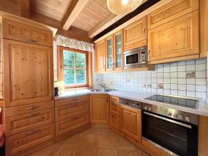 Kuchyň nebo kuchyňský kout v ubytování Ferienhaus Naintschbauer