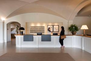 Vstupní hala nebo recepce v ubytování Hotel Peralada Wine Spa & Golf + 37 fotografií