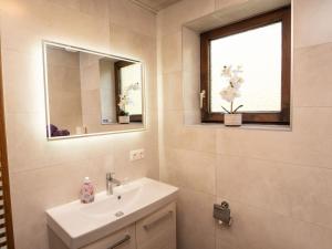 Kúpeľňa v ubytovaní Apartment Tirol by Interhome