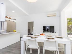 Kuchyň nebo kuchyňský kout v ubytování Villa Villa Marina by Interhome + 27 fotografií