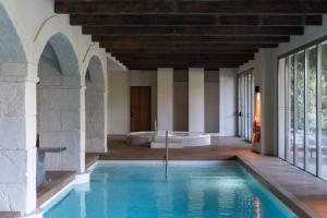 Bazén v ubytovaní Hotel Peralada Wine Spa & Golf alebo v jeho blízkosti