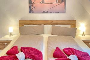 Ένα ή περισσότερα κρεβάτια σε δωμάτιο στο Baumhaus Baum 4 +7 φωτογραφίες