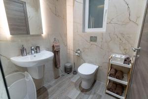 Bany a Luxury 3BR in Marsascala with Balcony & Private Yard