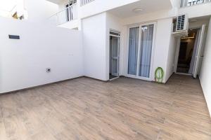Foto de la galeria de Luxury 3BR in Marsascala with Balcony & Private Yard a Marsaskala