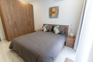 Llit o llits en una habitació de Luxury 3BR in Marsascala with Balcony & Private Yard