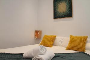 Posteľ alebo postele v izbe v ubytovaní Apartamentos Inside Paseo de los Tristes