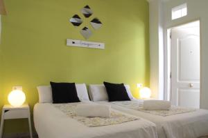 Posteľ alebo postele v izbe v ubytovaní Apartamentos Inside Paseo de los Tristes