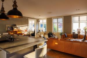 Χώρος καθιστικού στο Adelsgatan Apartments Visby innerstad