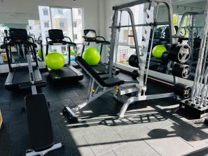 Fitness centrum a/nebo fitness zařízení v ubytování Gianas stays with pool