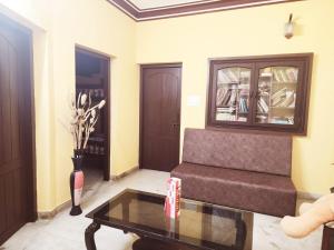 Et opholdsområde på Cosy & homely full cottage + 1 billede