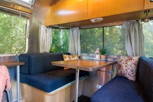 Posezení v ubytování Cozy 1BR Airstream near Leipers Fork - Sleeps 3