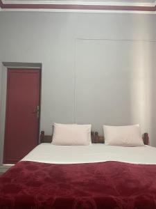 Postel nebo postele na pokoji v ubytování Taghadoute Hotel