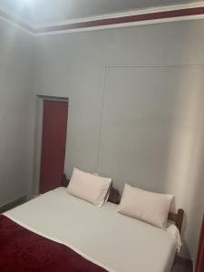 Postel nebo postele na pokoji v ubytování Taghadoute Hotel