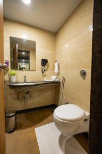 Koupelna v ubytování Hotel Tip Top International Pune + 37 fotografií