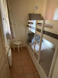 Ένα ή περισσότερα κρεβάτια σε δωμάτιο στο Blue Bay Issambres +26 φωτογραφίες