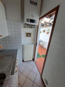 Η κουζίνα ή μικρή κουζίνα στο A casa di Emma