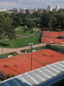 an overhead view of a tennis court with people on it at Апартамент Градски Парк in Dobrich