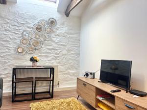 TV a/nebo společenská místnost v ubytování Cosy Cornish Hideaway Hayle