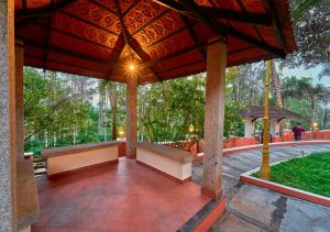 Zahrada ubytování Ushasree Wayanad Heritage Premium Pool Resort by VOYE HOMES