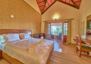 Postel nebo postele na pokoji v ubytování Ushasree Wayanad Heritage Premium Pool Resort by VOYE HOMES