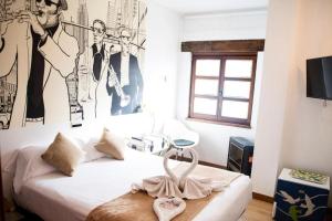 A bed or beds in a room at Posada la Leyenda