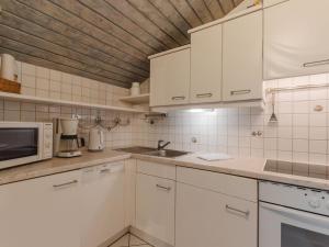 Kuchyňa alebo kuchynka v ubytovaní Apartment Alex Top 68 by Interhome